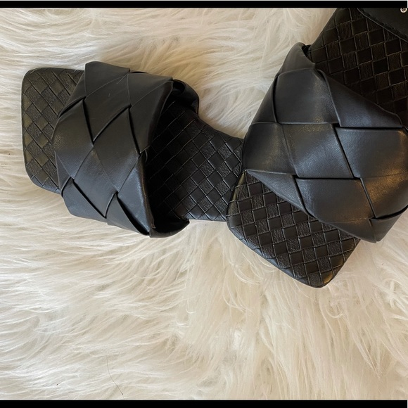 🆕 Black Quilted Square Toe Flat Sandals - Picture 9 of 14